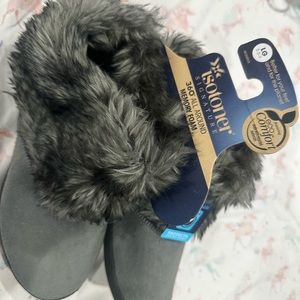 Women’s Large Isotoner Slippers - new with tags